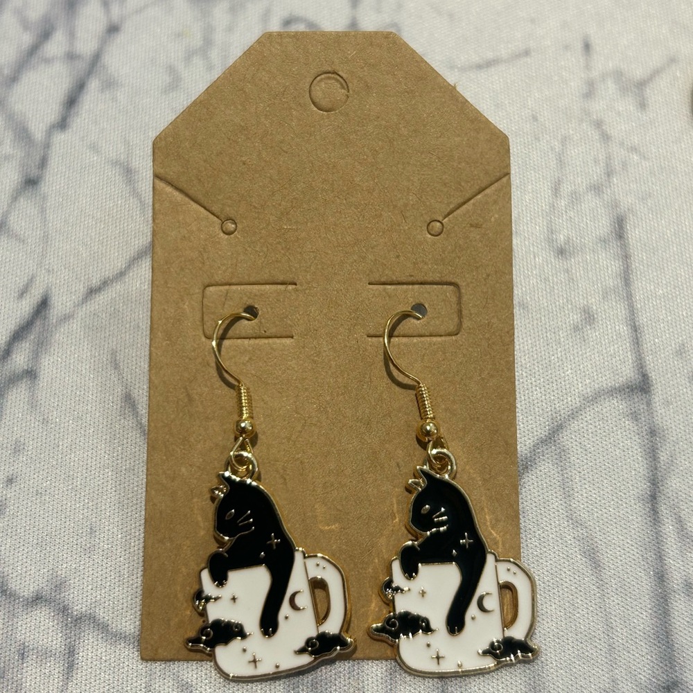 NWOT Black Cat Coffee Mug Dangle Earrings